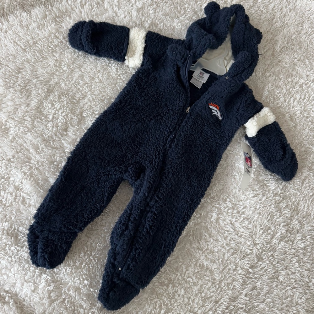 NWT Denver Broncos 3-6 Month Bunting Pram
